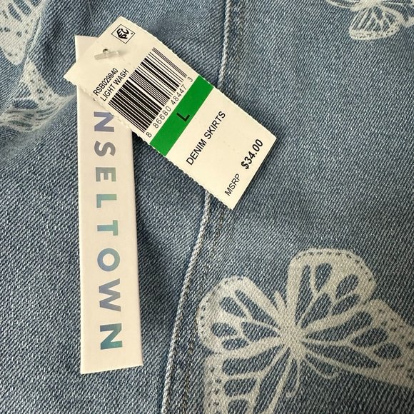 Tinseltown Women's Light Wash Butterfly Appliqué Denim Skirt, Size Large, Blue - Picture 7 of 10